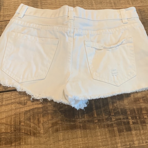 Forever 21 white denim short shorts, 26 - Picture 2 of 3